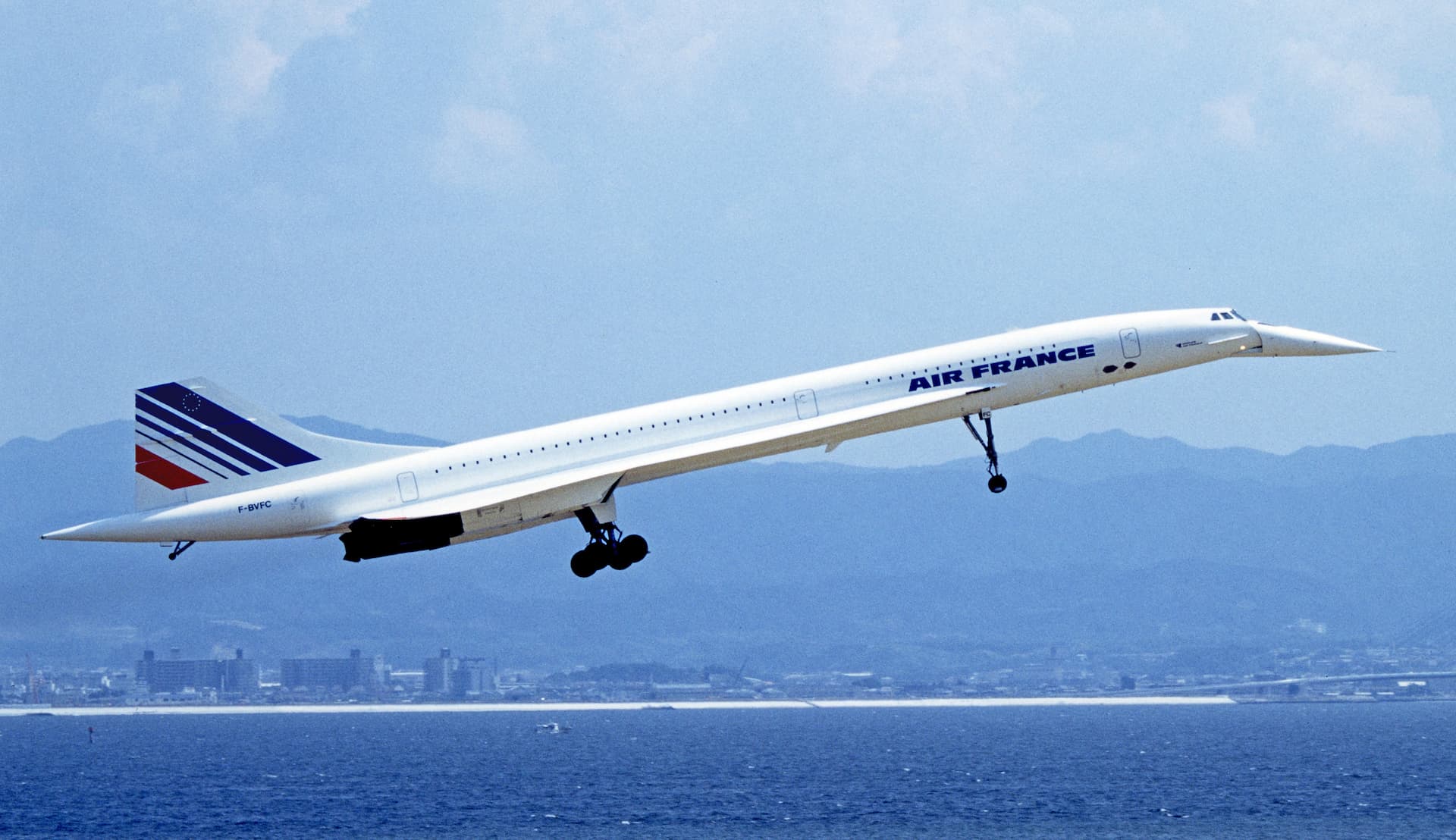 Concorde_1_94-9-5_kix_(cropped)-min.jpg